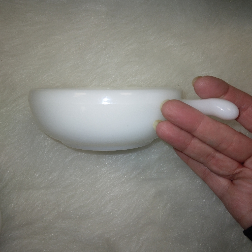 Vintage Milk Glass Chili Bowl, approximately 5 inch diameter - Picture 2 of 4